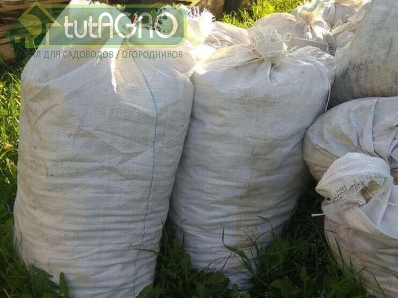 В полипропиленовый мешок сложите растительные материалы - AGROzen
